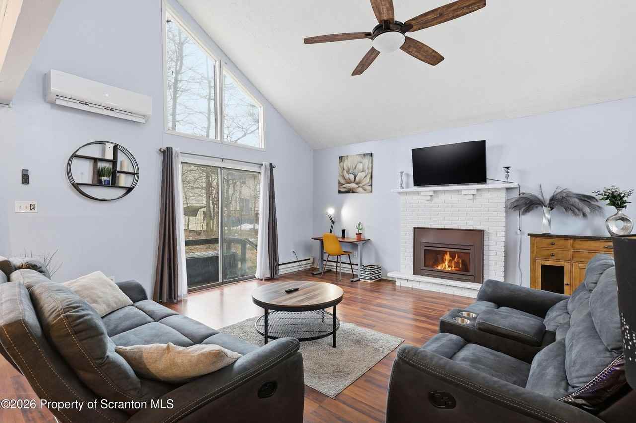 1379 Winding Way - Photo 6 of 50