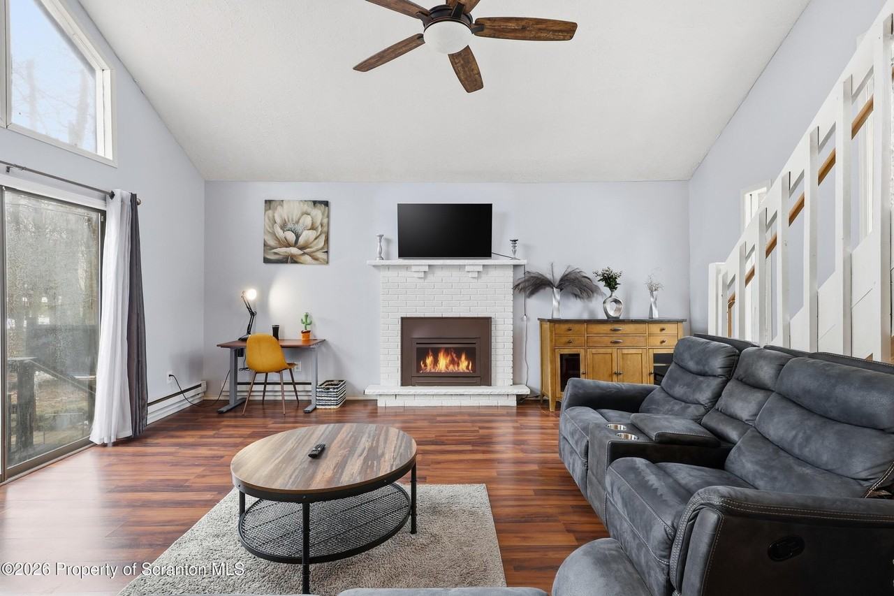 1379 Winding Way - Photo 7 of 50