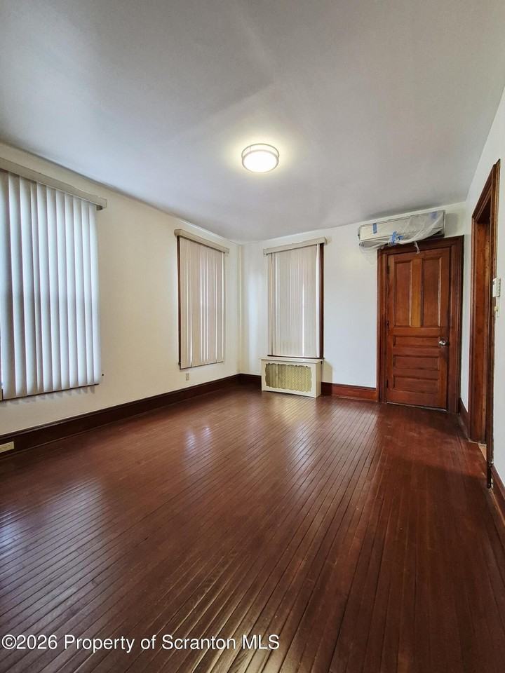 109 Salem Ave Unit 1fl - Photo 7 of 18