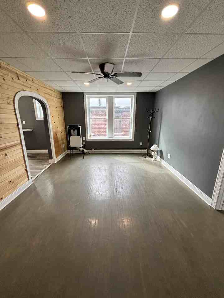 1425 / 616 Clinton Street - Photo 2 of 9