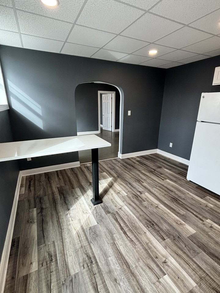 1425 / 616 Clinton Street - Photo 3 of 9