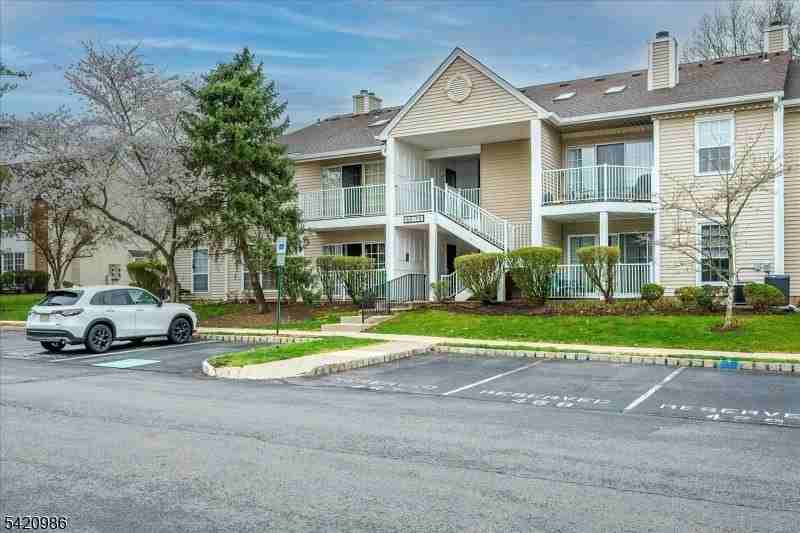 69 Amberly Ct - Photo 2 of 16