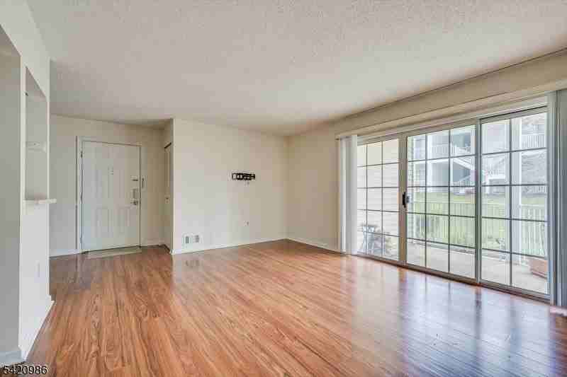 69 Amberly Ct - Photo 3 of 16