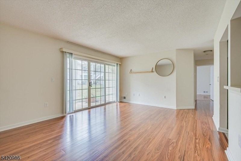 69 Amberly Ct - Photo 4 of 16