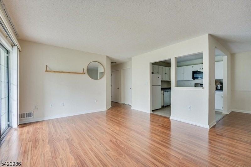 69 Amberly Ct - Photo 5 of 16