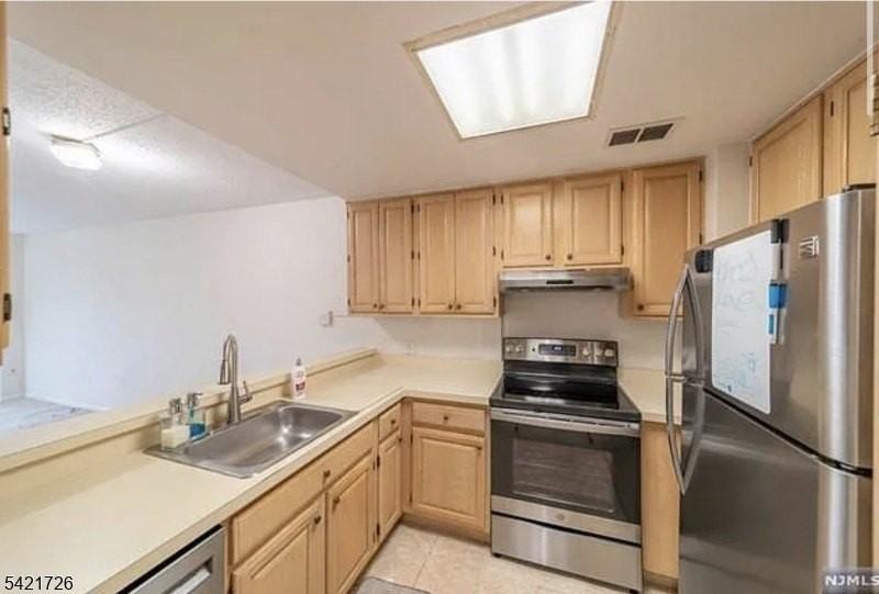 310 Lookout Ave #304 - Photo 4 of 11