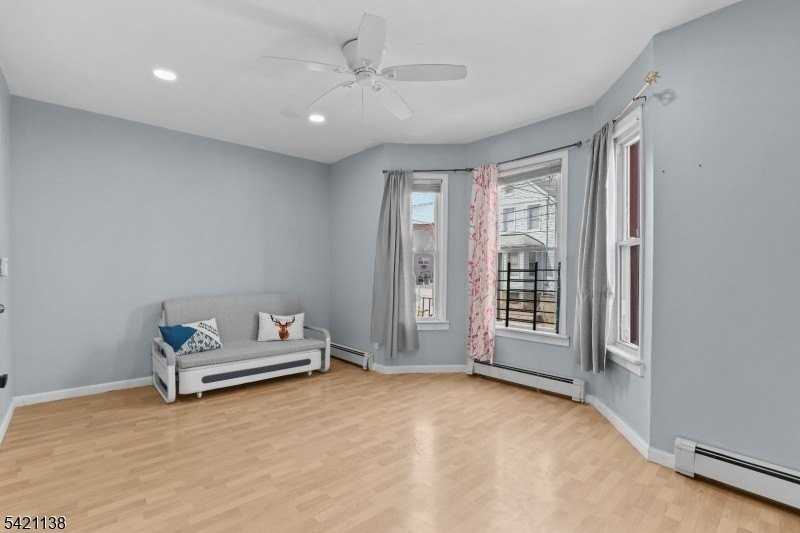 16 Hinsdale Pl - Photo 6 of 18