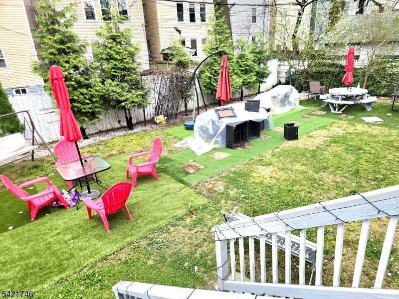 166 N 16th St - Photo 4 of 28