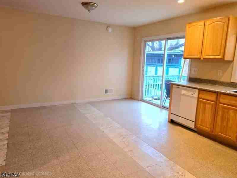 166 N 16th St - Photo 6 of 28