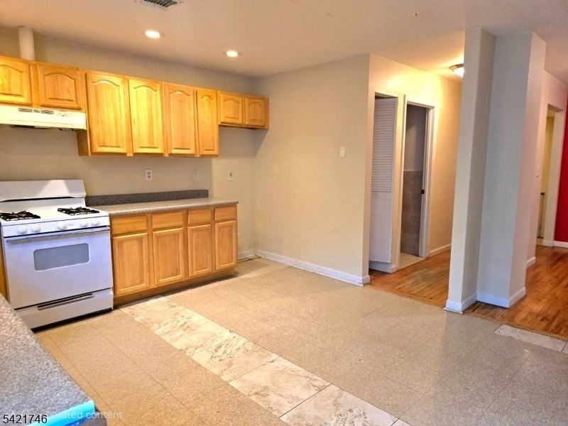 166 N 16th St - Photo 7 of 28