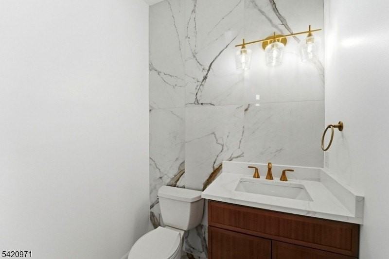 704 Green Ln - Photo 4 of 15