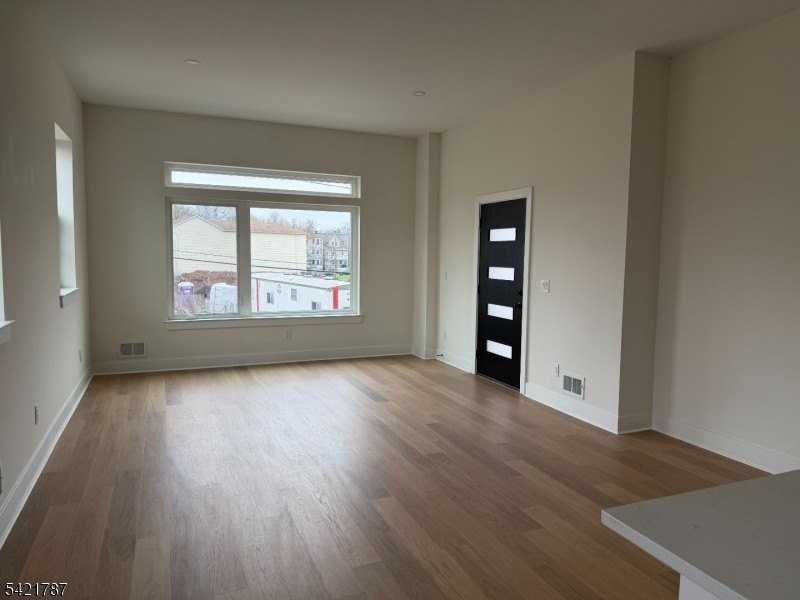 12 Nelson Pl - Photo 2 of 13