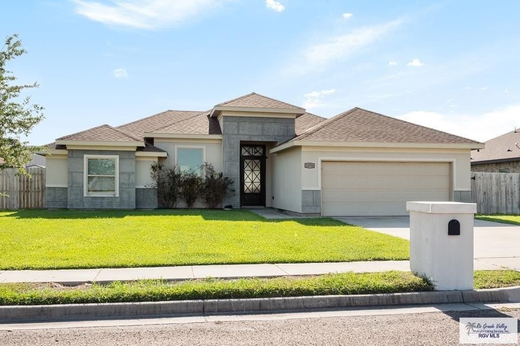 23756 Richmond Cir - Photo 2 of 30