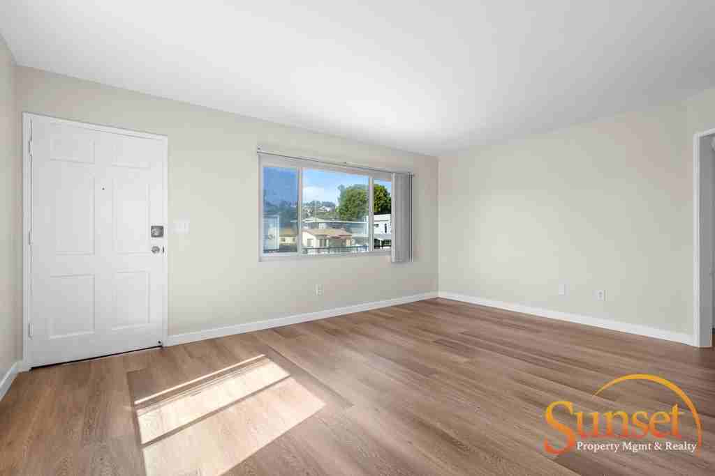 3-04. 1519-1521 Missouri Street - Photo 3 of 17