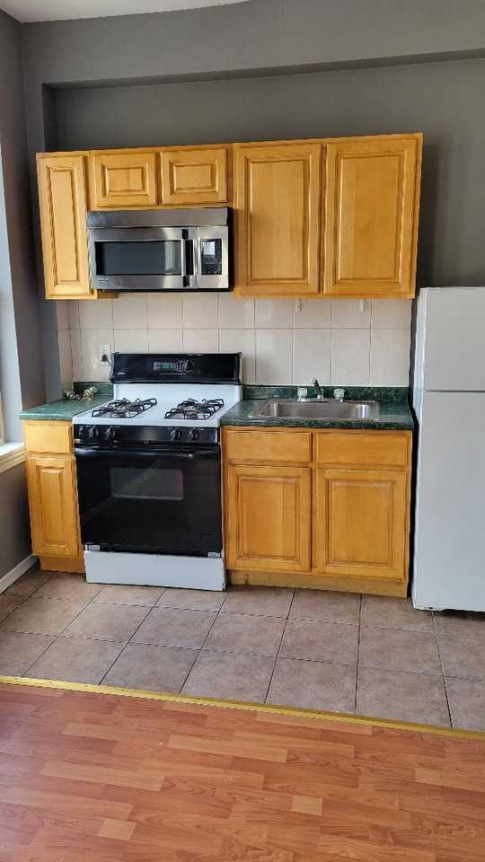 2817 N Broad St - Photo 3 of 12