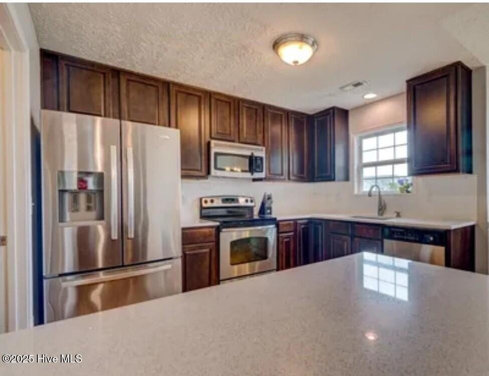 39 Preswick Dr - Photo 4 of 17