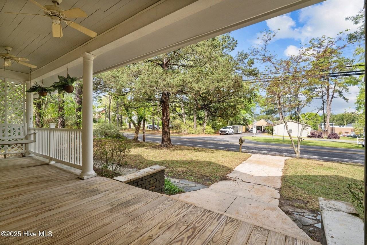 802 N Poplar St - Photo 3 of 50