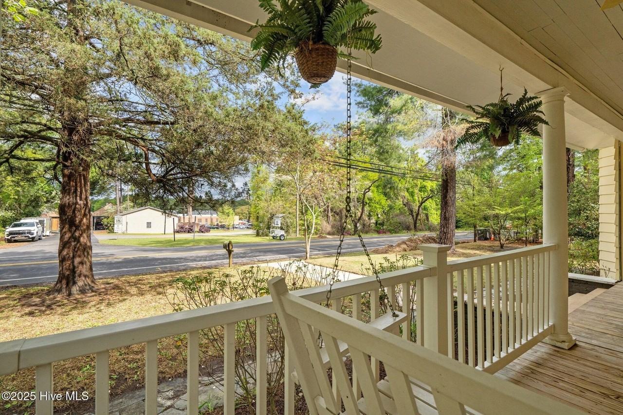 802 N Poplar St - Photo 5 of 50