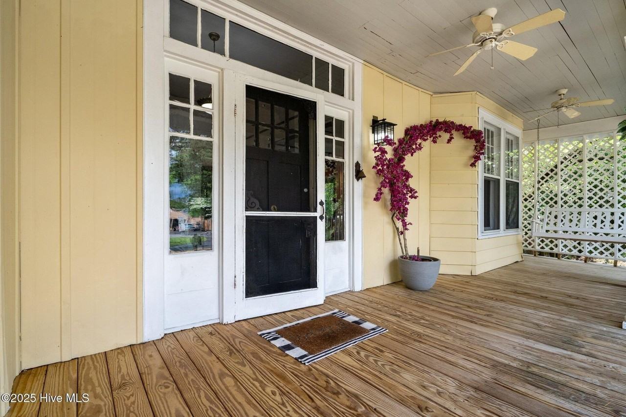 802 N Poplar St - Photo 6 of 50