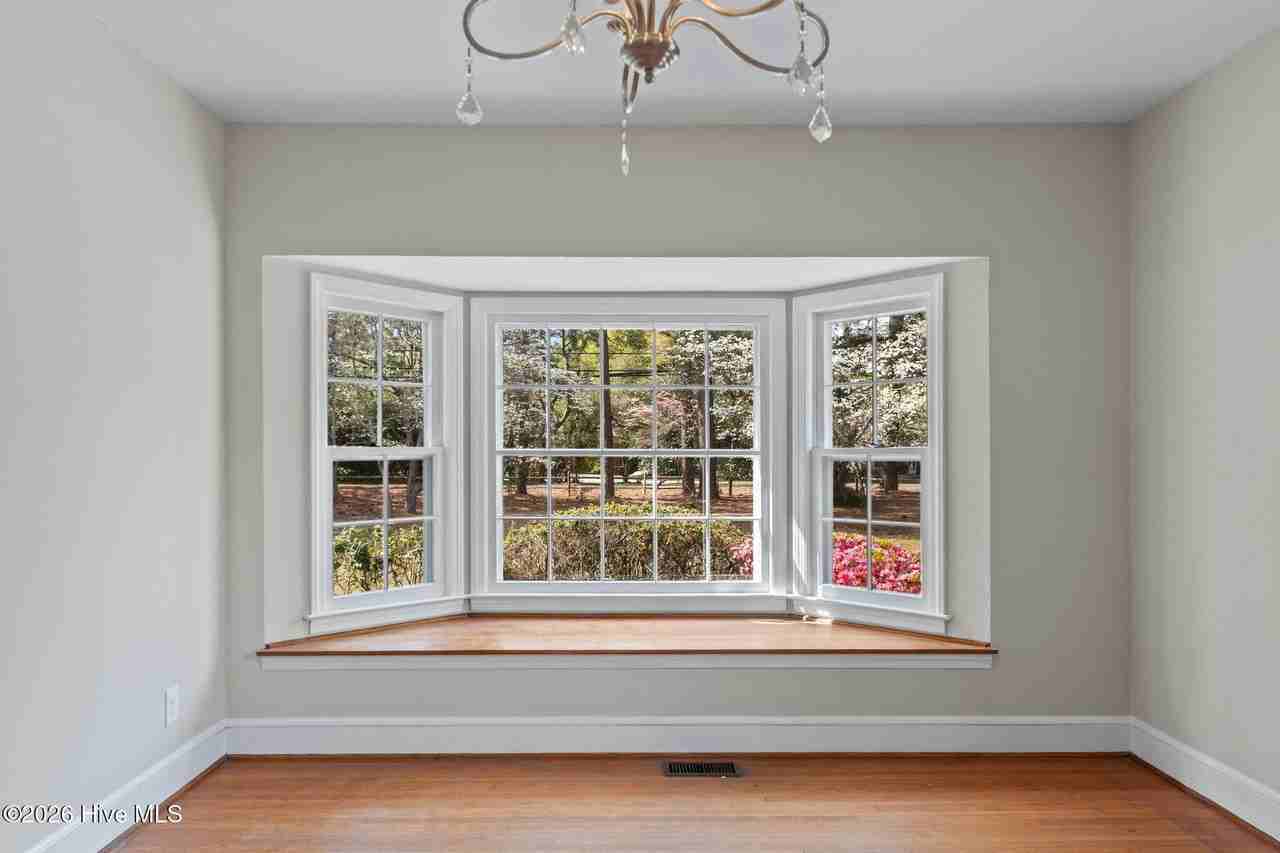 1004 N Poplar St - Photo 7 of 35