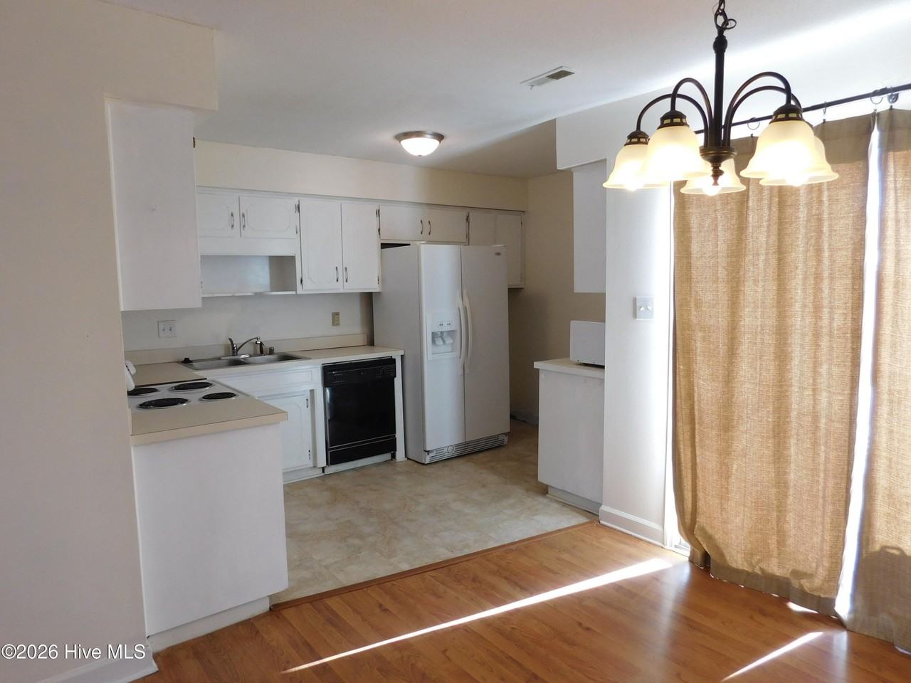 1104 Karen Dr Apt B2 - Photo 6 of 21