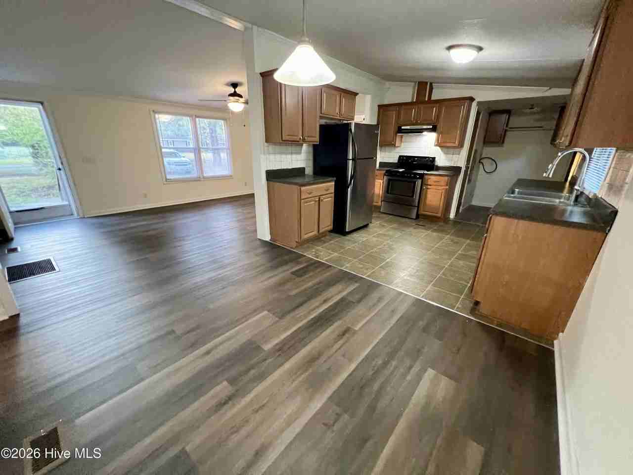 620 Godley Rd - Photo 6 of 18