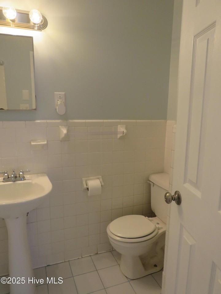 535 W Rhode Island Ave - Photo 6 of 24