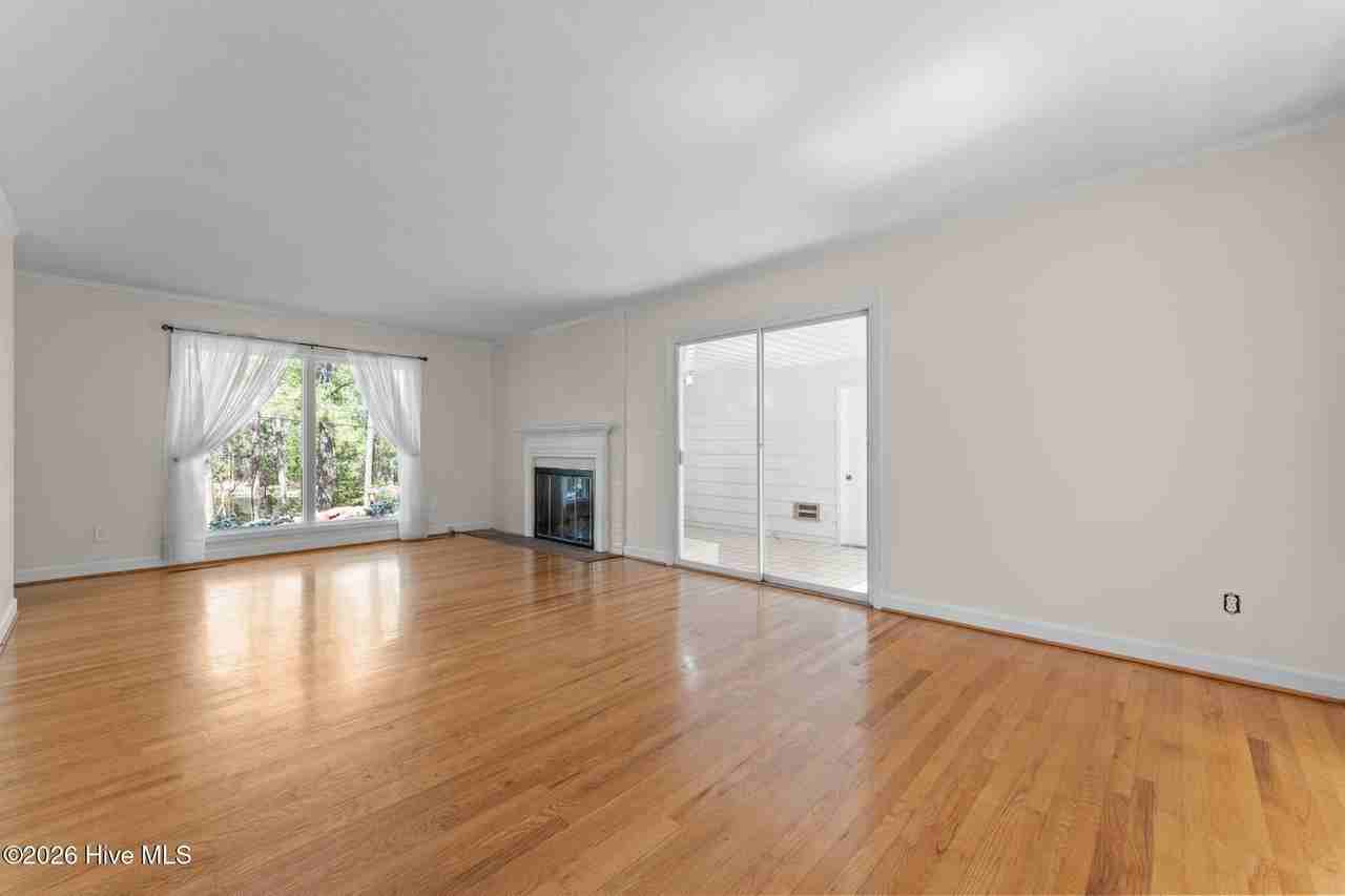 1055 Inverness Rd - Photo 3 of 50