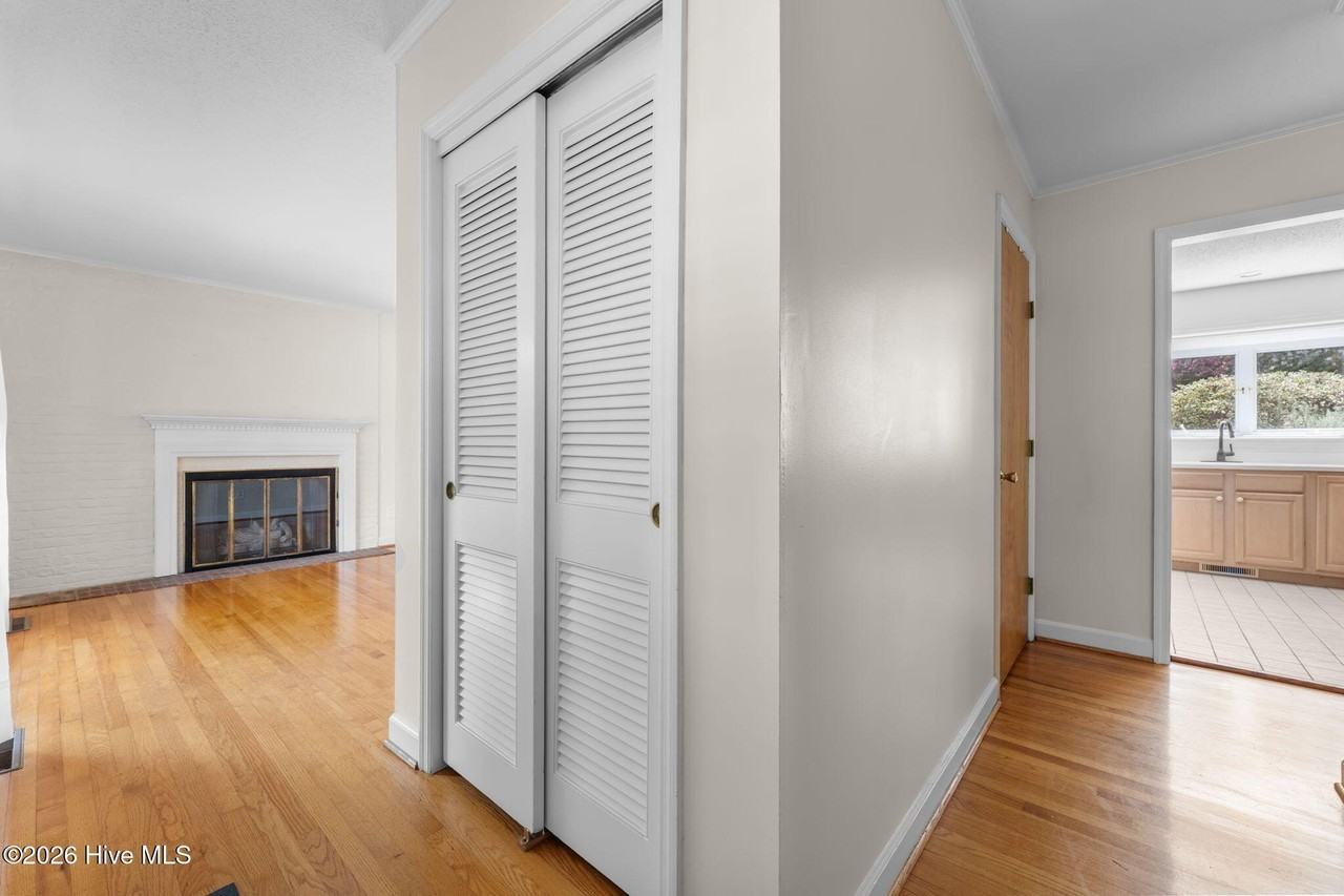 1055 Inverness Rd - Photo 4 of 50