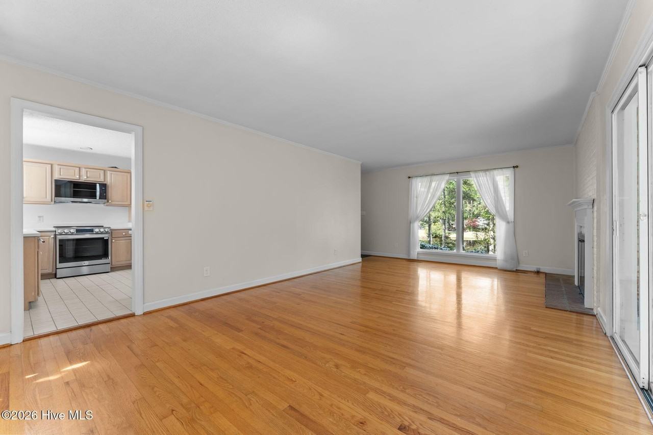 1055 Inverness Rd - Photo 5 of 50