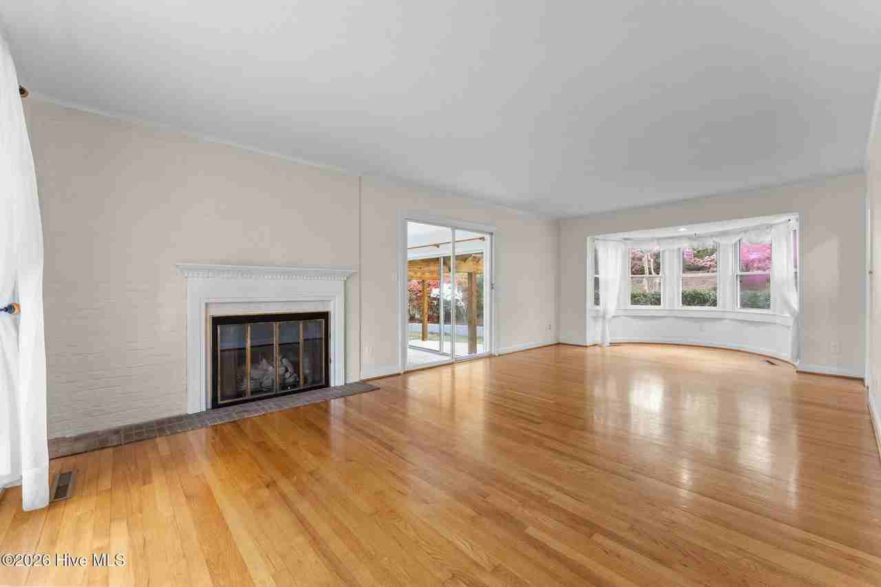 1055 Inverness Rd - Photo 6 of 50