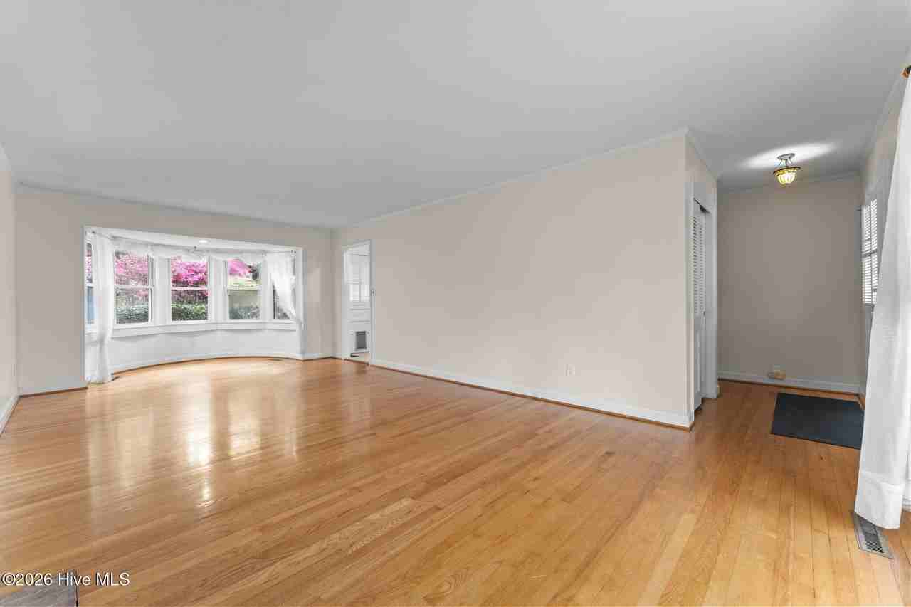 1055 Inverness Rd - Photo 7 of 50