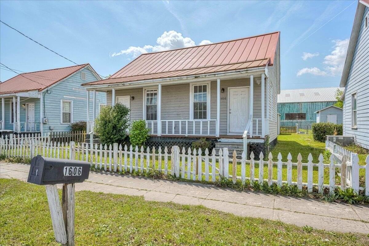 1606 Broad St - Photo 2 of 22