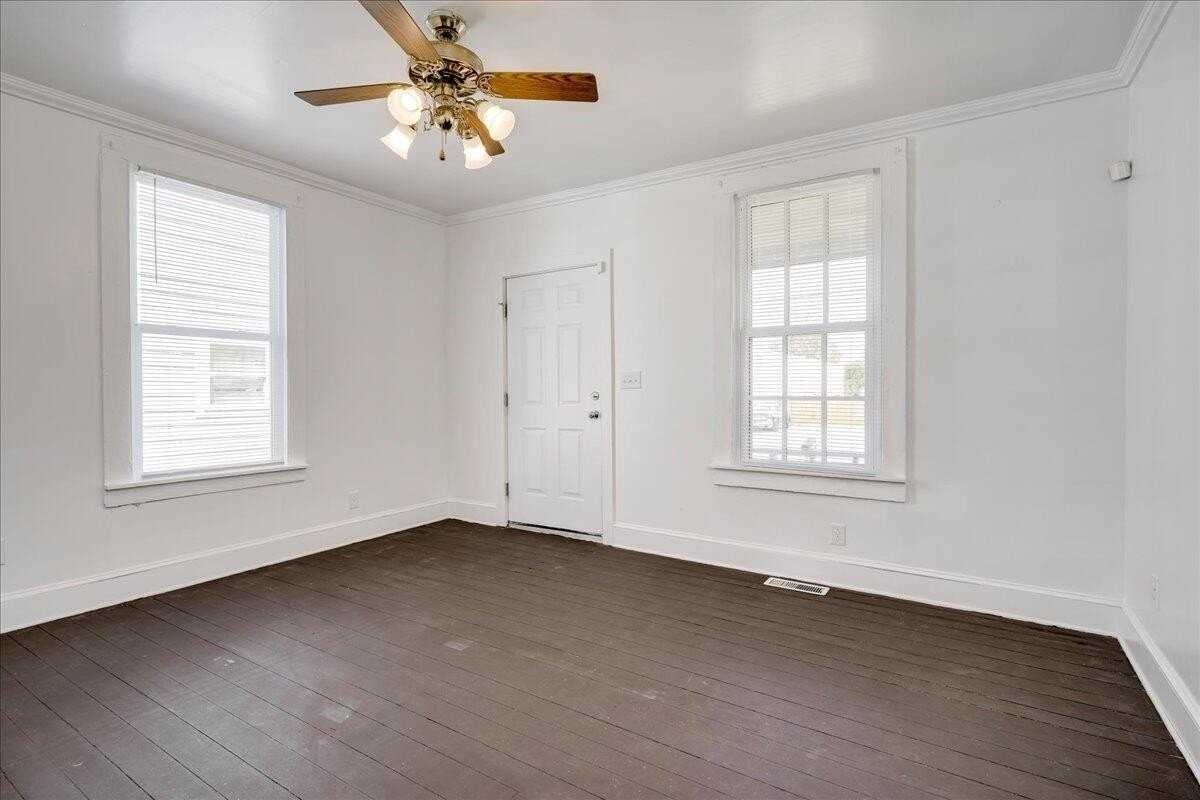 1606 Broad St - Photo 4 of 22