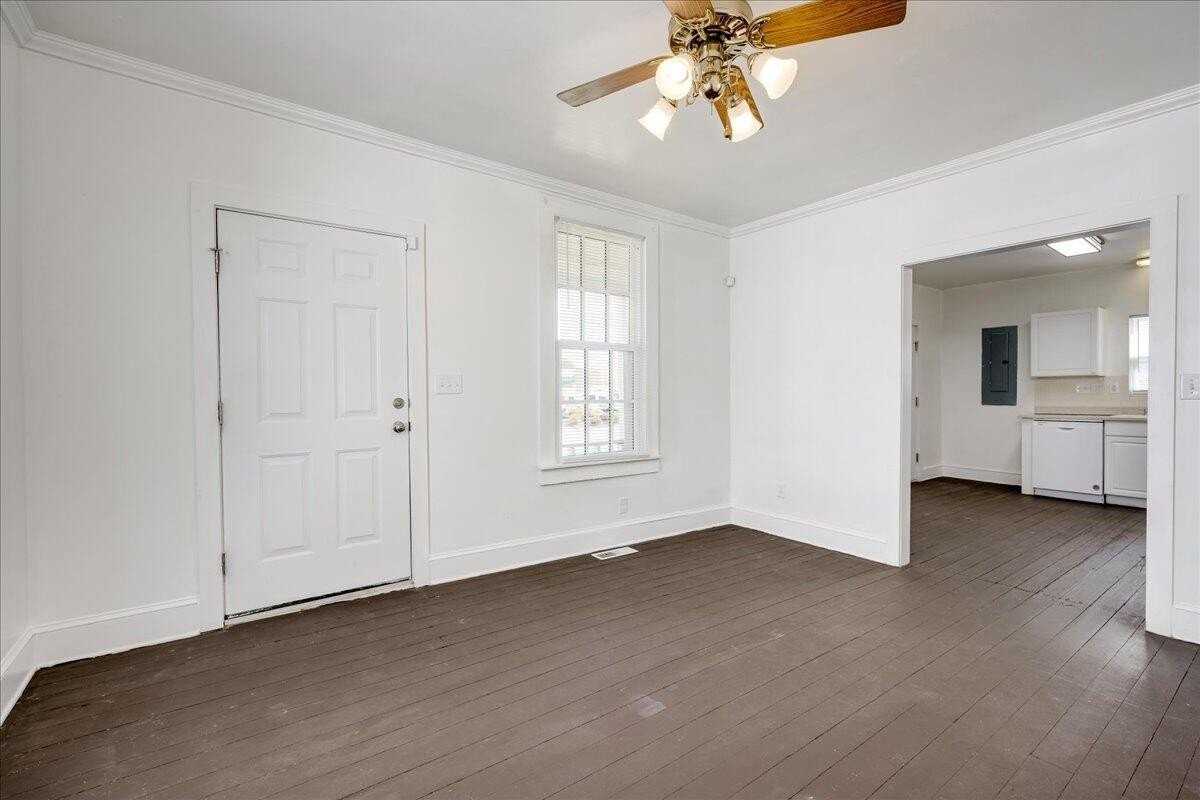 1606 Broad St - Photo 5 of 22