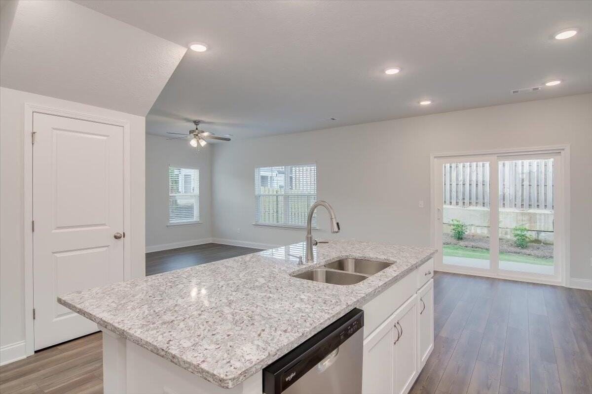 1201 Vail Dr - Photo 3 of 20