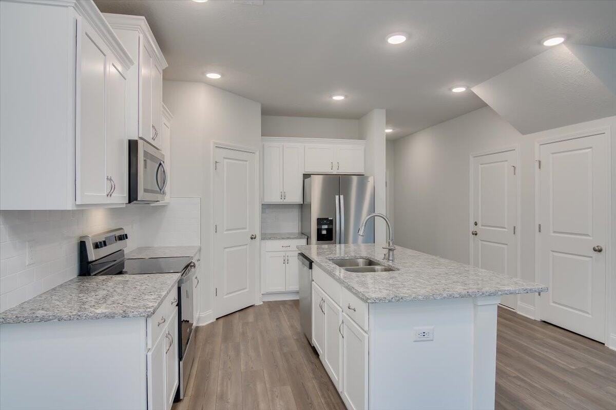 1201 Vail Dr - Photo 4 of 20