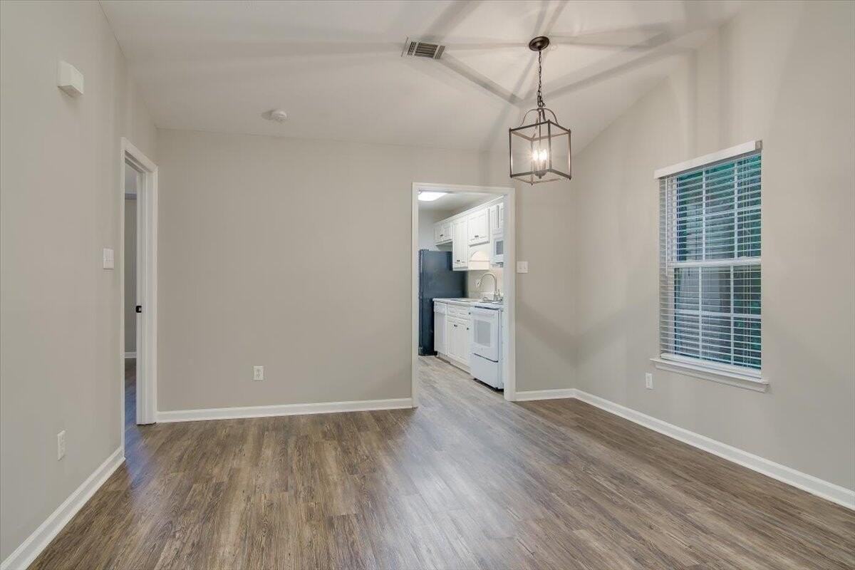 684 Brook Trl - Photo 4 of 16