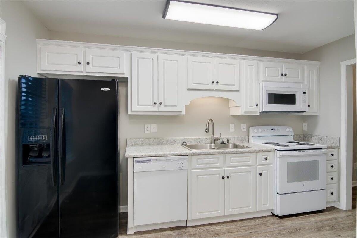 684 Brook Trl - Photo 6 of 16