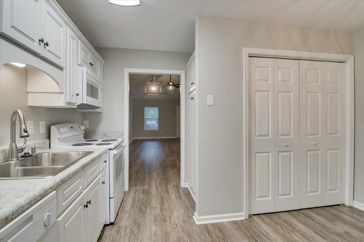 684 Brook Trl - Photo 7 of 16