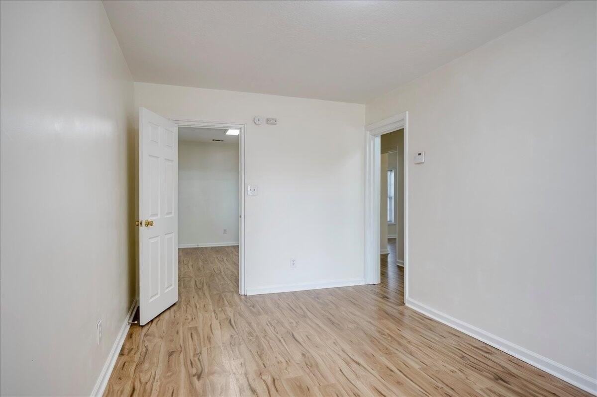 953 Hopkins St - Photo 3 of 24