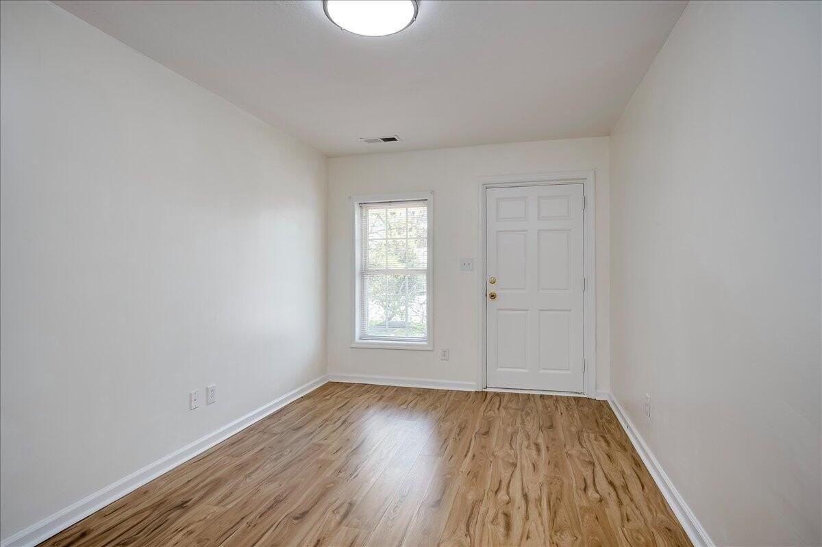 953 Hopkins St - Photo 4 of 24