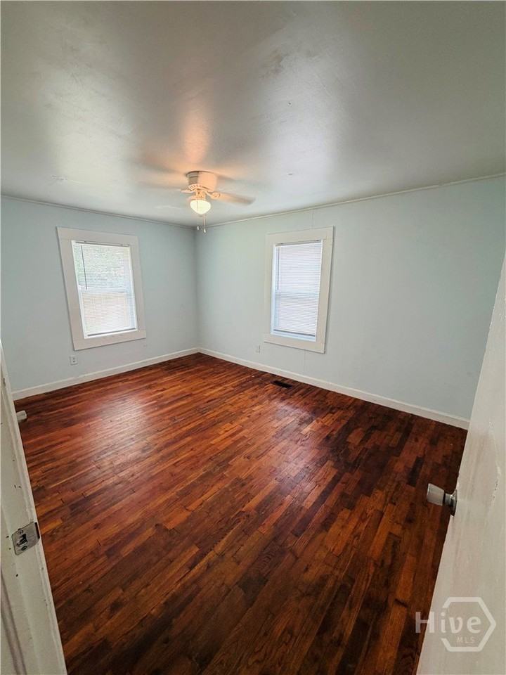 411 Benning St - Photo 5 of 6