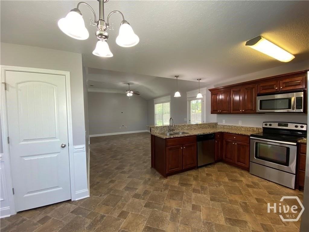 253 Hendrix St Ne - Photo 6 of 23