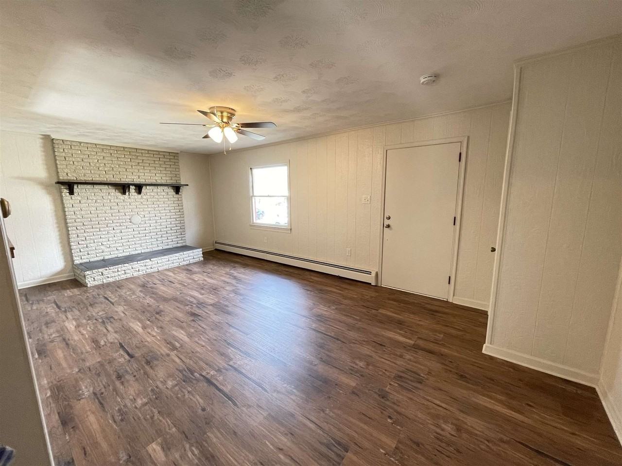 154 Trenton Ave - Photo 4 of 14