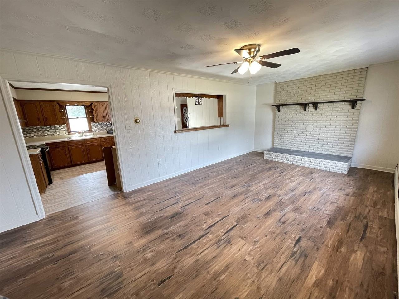 154 Trenton Ave - Photo 5 of 14