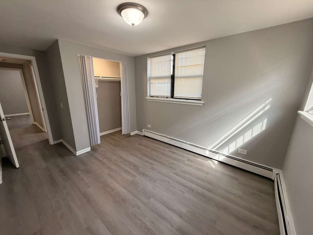 811 East 46th Street - Photo 4 of 9