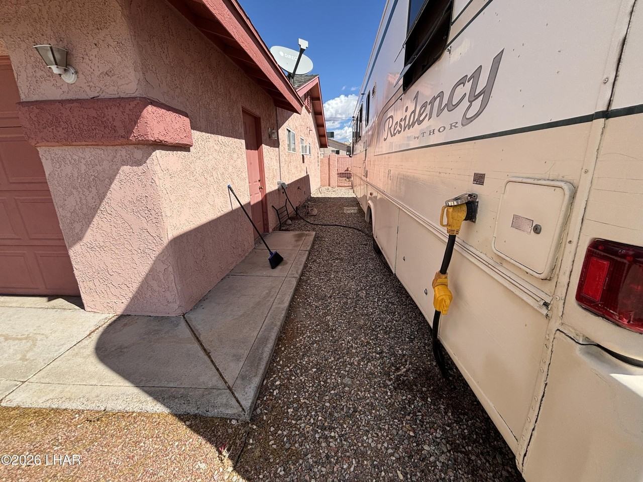 1829 Beavertail Dr - Photo 2 of 37