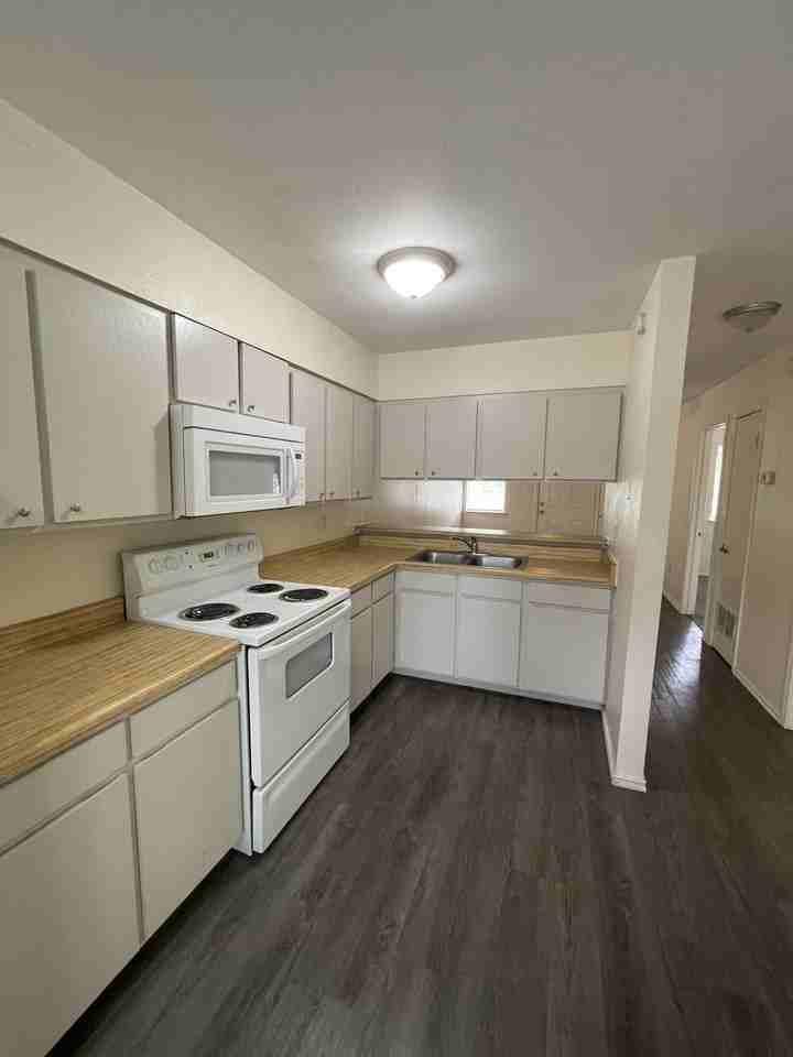 500 Burton Ave - Photo 4 of 18