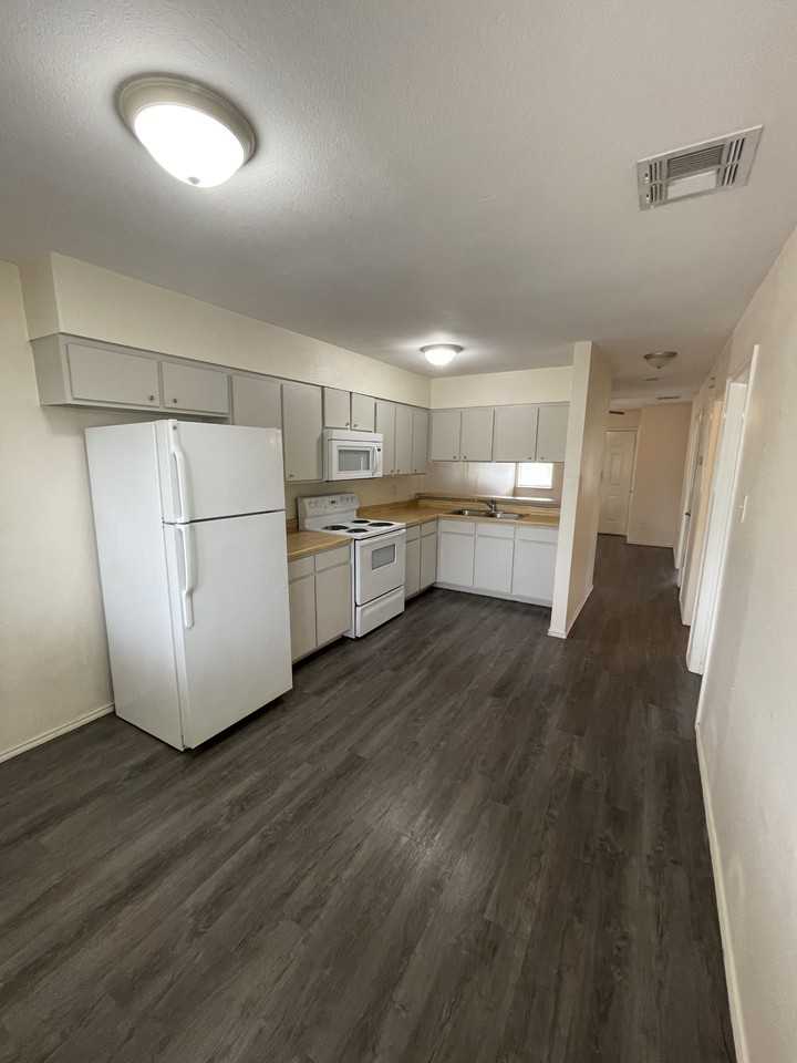 500 Burton Ave - Photo 6 of 18